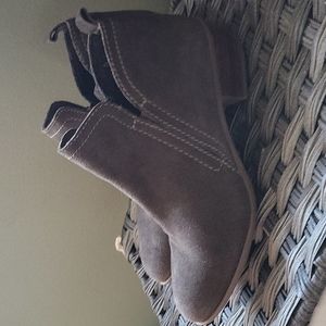 Size 8 Diva Bootie, olive, genuine soft suede upper, zipper closure